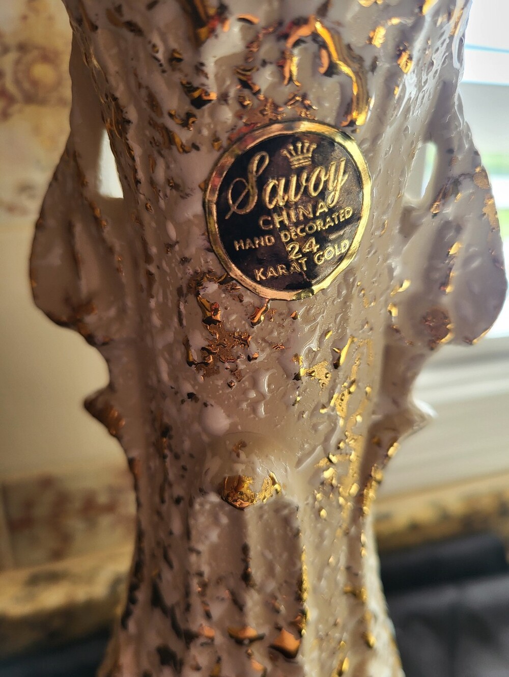 Savory China 12 In. Vase With 24 Kt. Splattered Gold Throughout. - Picture 2 of 16